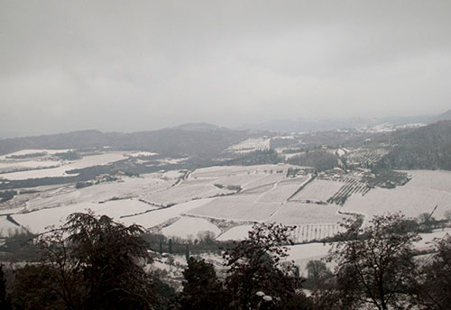 モンテプルチャーノ雪景色